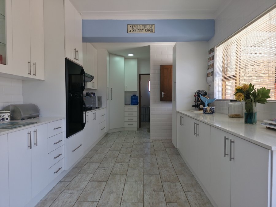 4 Bedroom Property for Sale in Wavecrest Eastern Cape